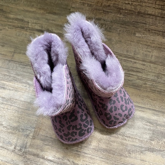 Baby UGGS - Picture 1 of 3